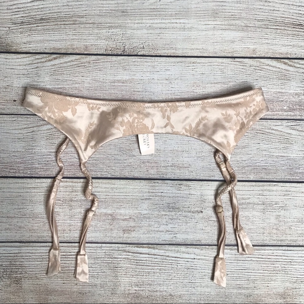 Victoria’s Secret Garter NWT size medium